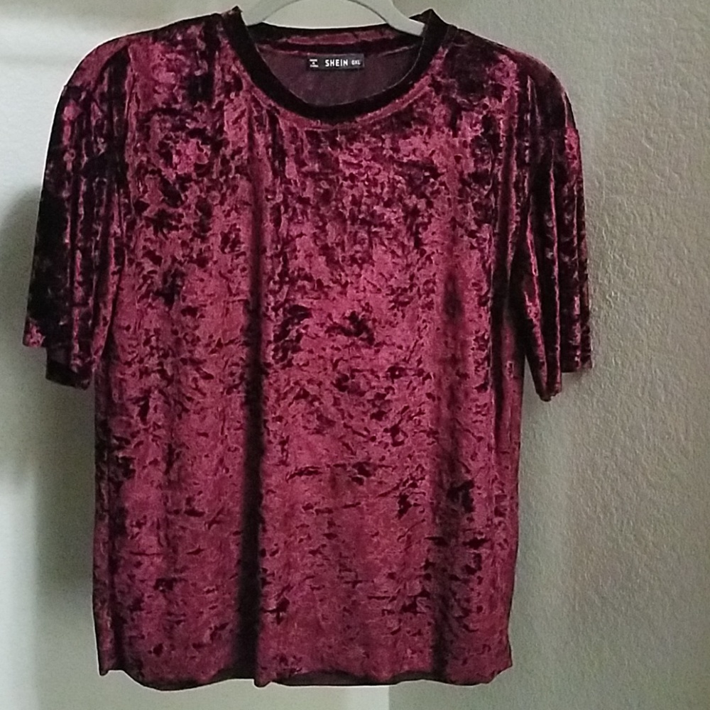 *PRICE NEGOTIABLE* Burgundy T-shirt from SHEIN.